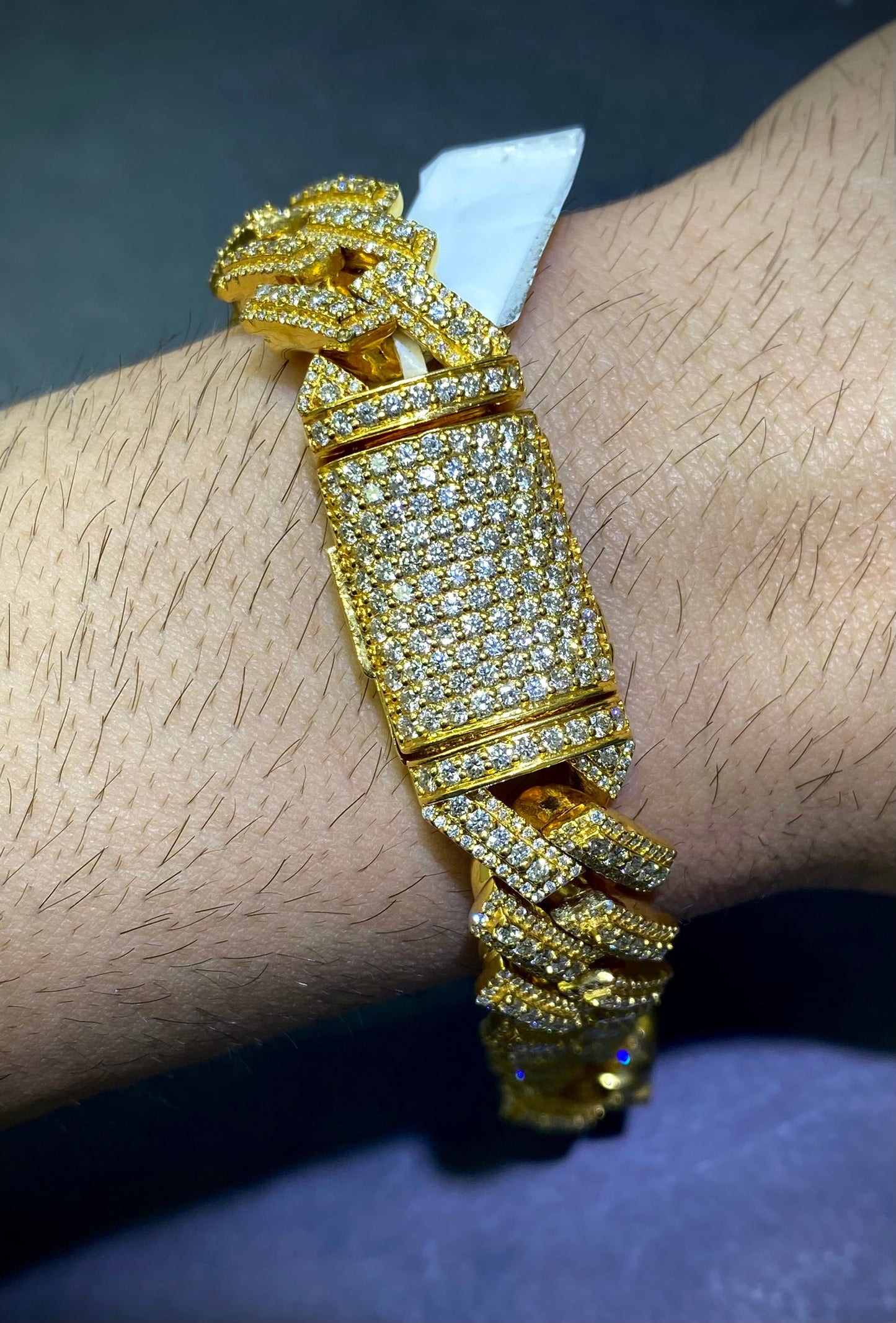 New 10K Vs1 9 cts.t.w. Iced Miami Cuban link Bracelet
