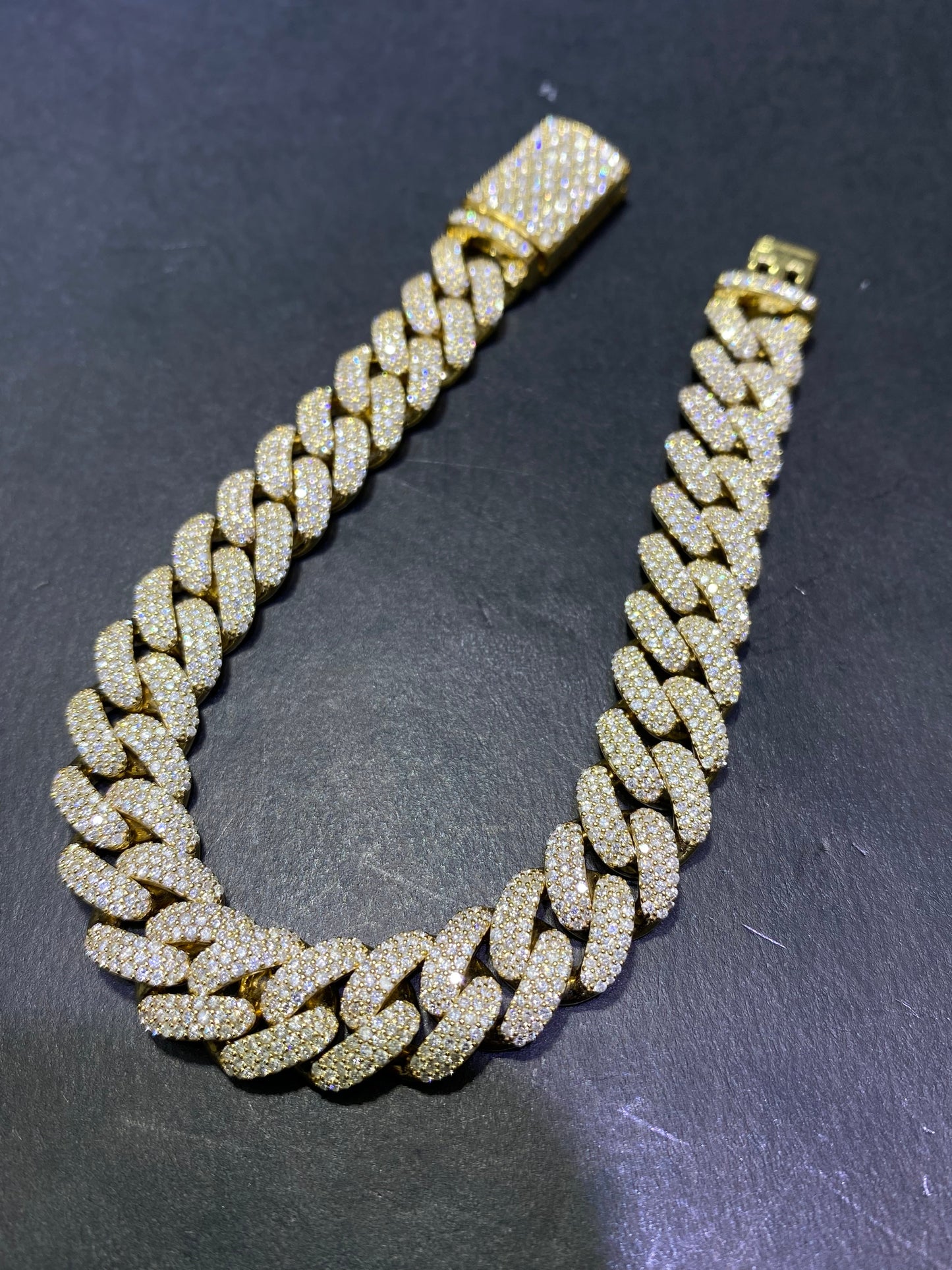 New “iced Bustdown “Miami Cuban link bracelet 12ct.t.w.Vs1 ,10k ,11mm