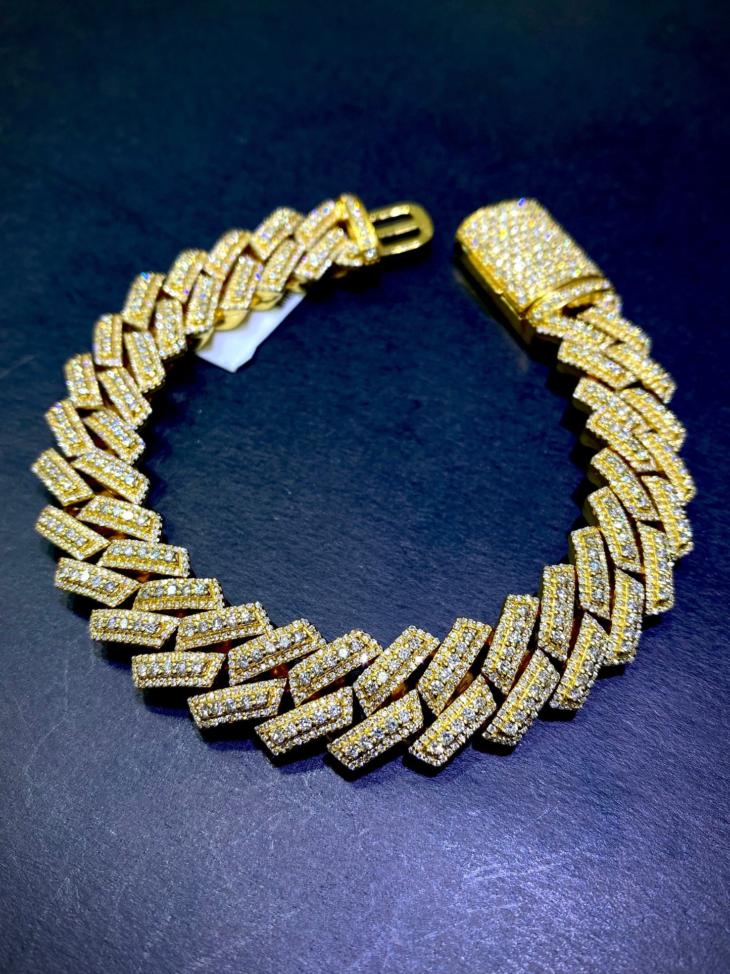 New 10K Vs1 9 cts.t.w. Iced Miami Cuban link Bracelet