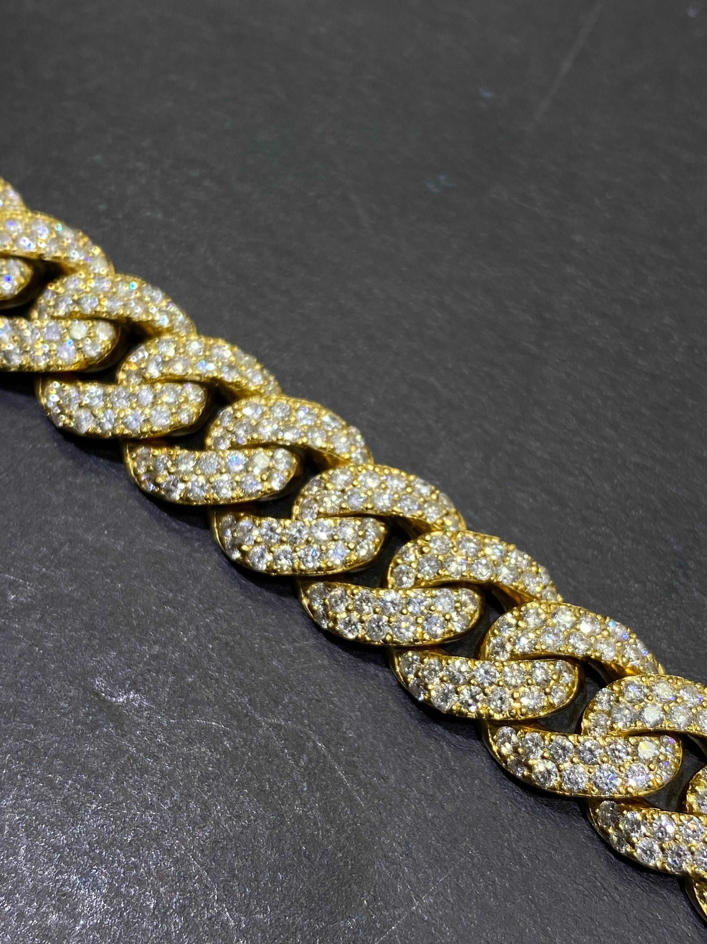 10K VVS NATURAL DIAMOND BRACELET