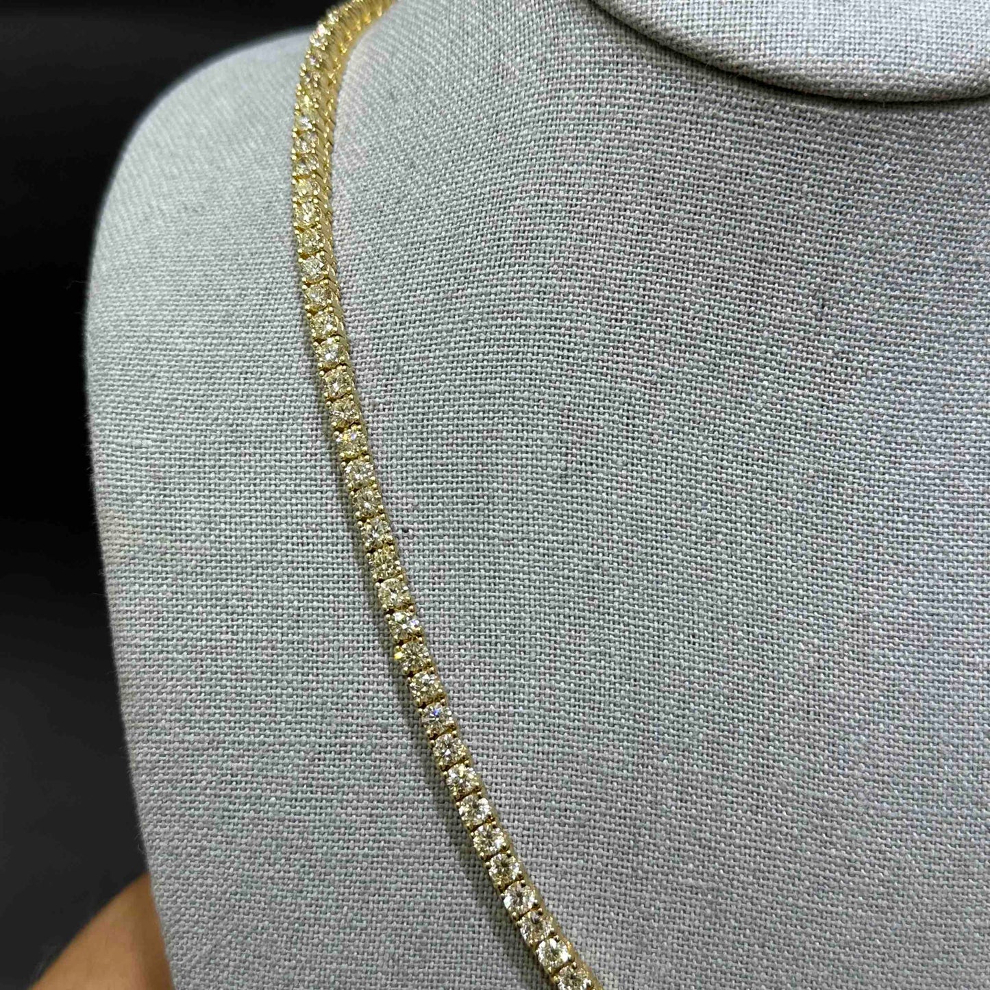 14k VS-1 Tennis Chain 25 CTs F-Color .20 Pointers