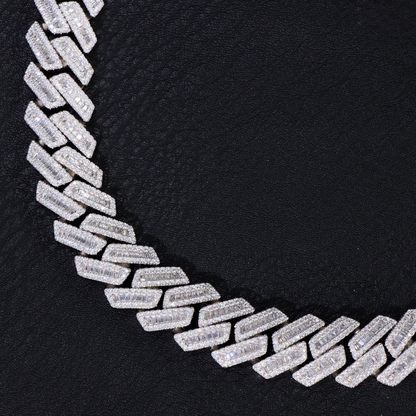 18mm Moissanite S925 Baguette Prong Cuban Chain in White Gold