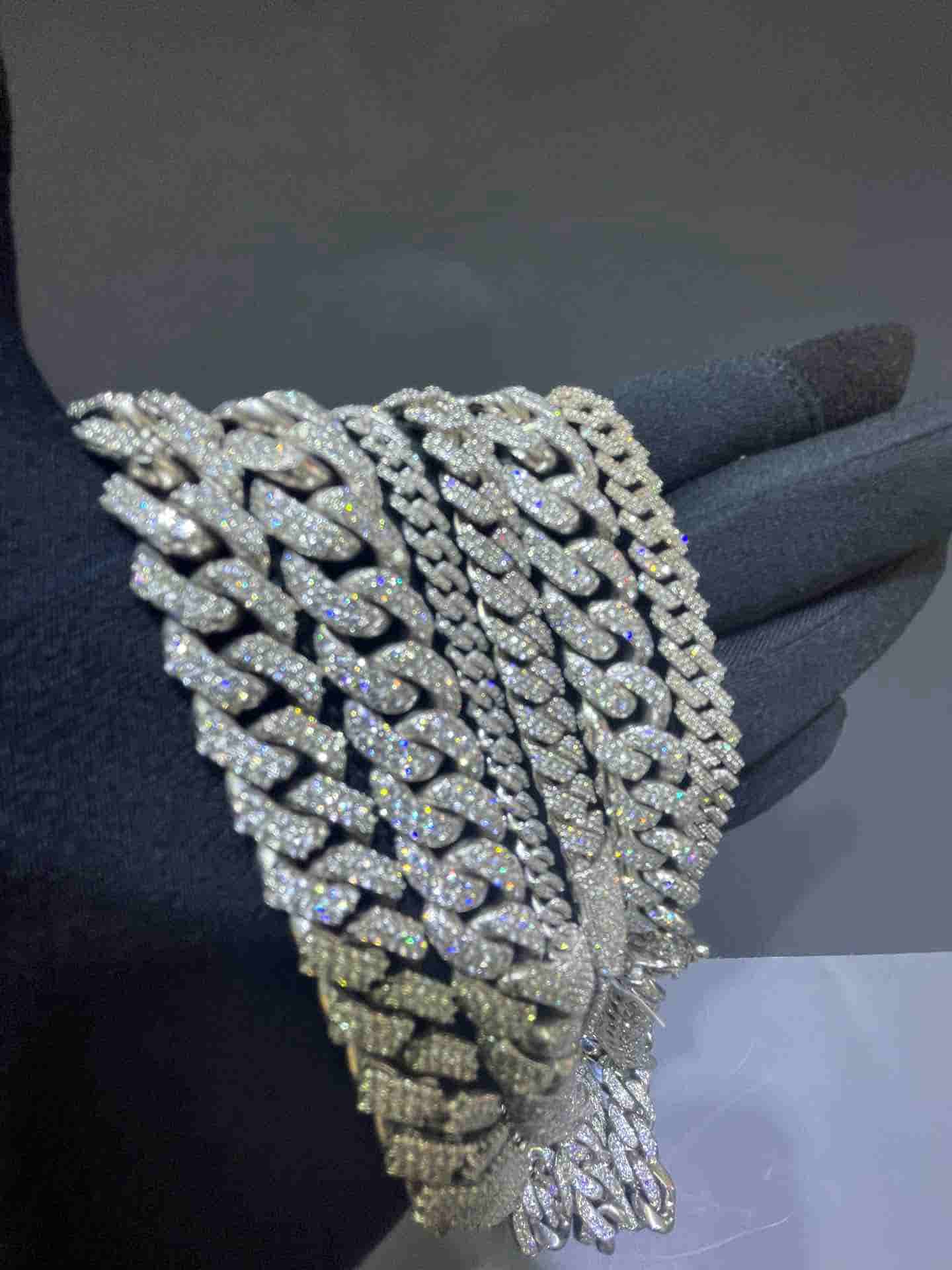 10k Iced Out Cuban Chain VVS 10k 22 Inches