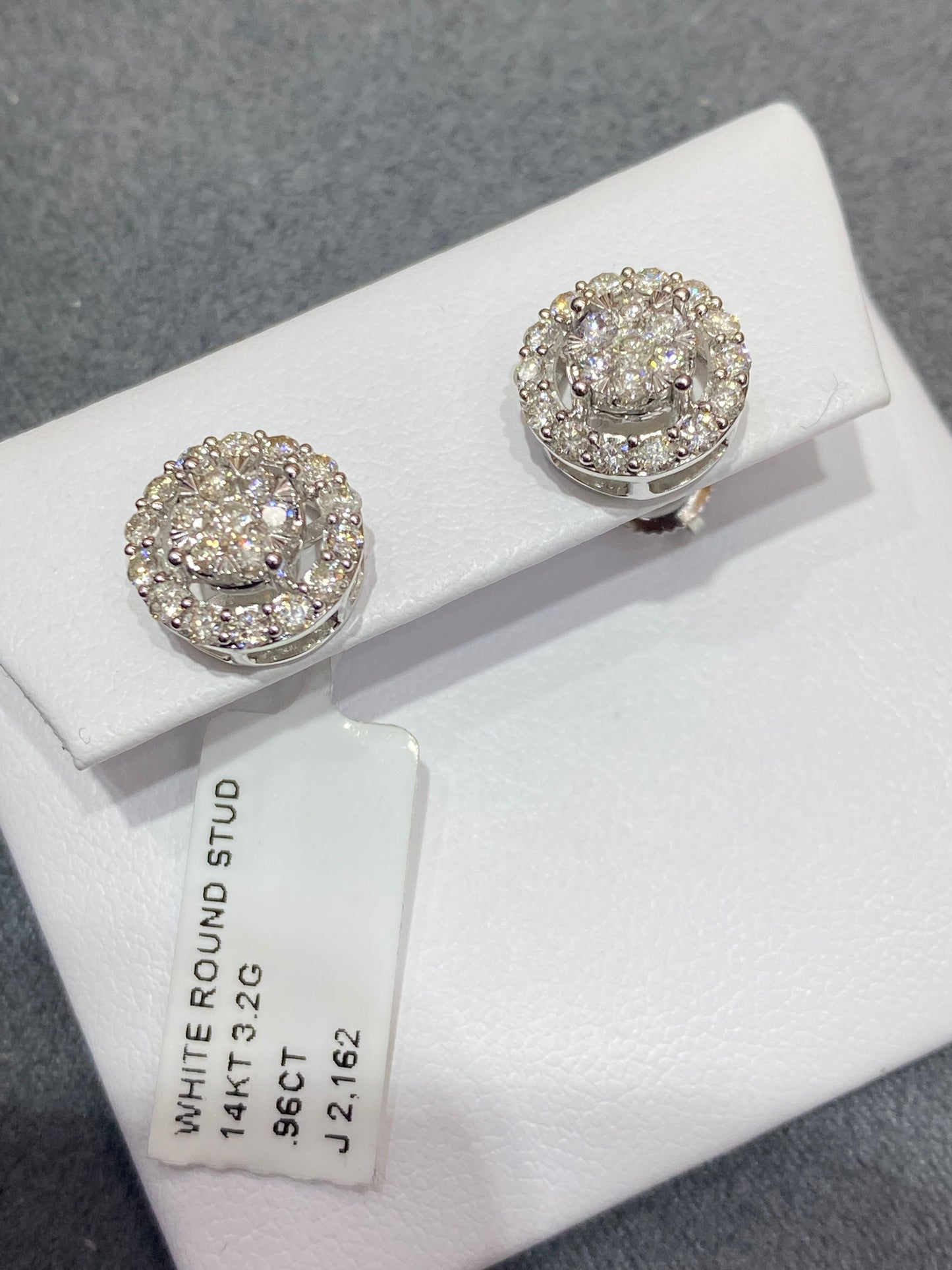 Vs1 1.2 carats natural diamonds 💎14k white gold stud earrings