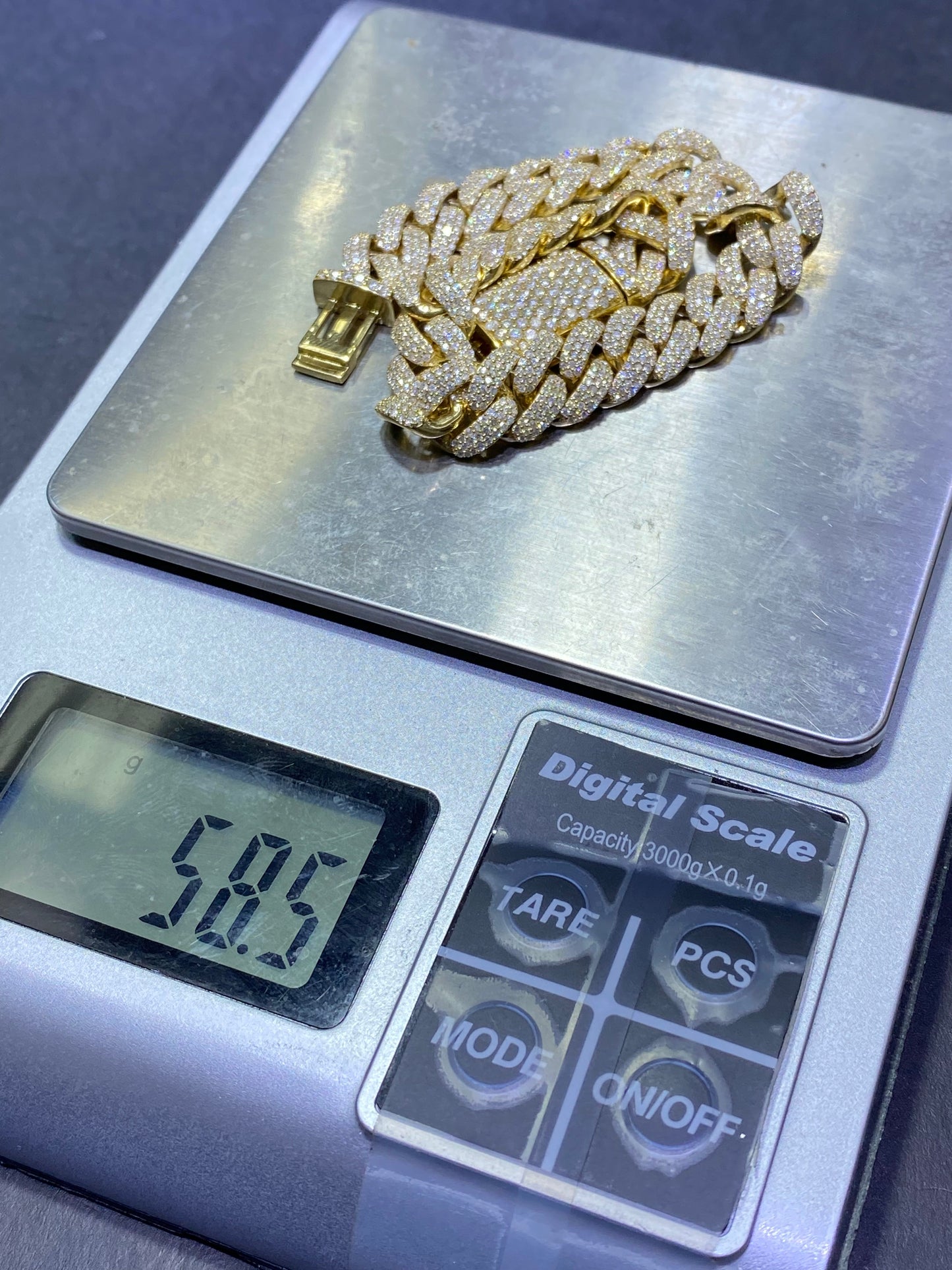 New “iced Bustdown “Miami Cuban link bracelet 12ct.t.w.Vs1 ,10k ,11mm