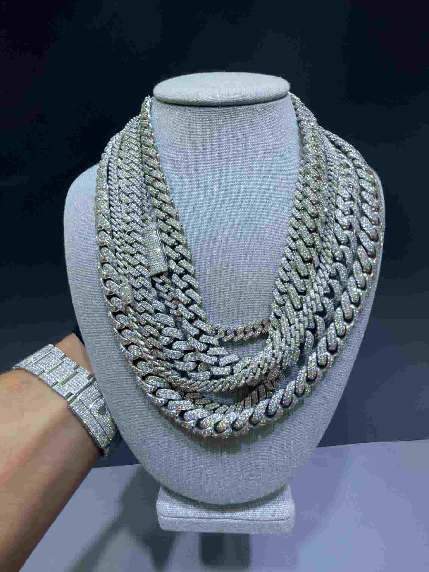 10k Iced Out Cuban Chain VVS 10k 22 Inches